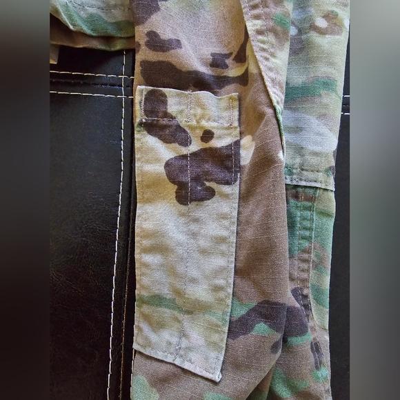 U.S. Army OCP ACU Coat (Medium Reg) - Picture 7 of 9